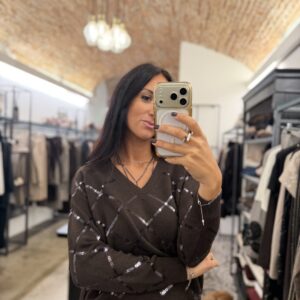 Maglia scollo V ricamo paillettes