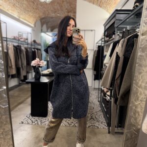 Cappotto zip e cappuccio
