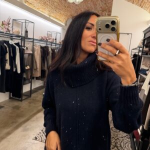 Maglia collo ampio con micropaillettes